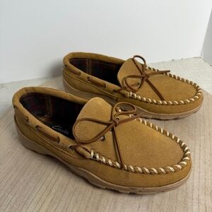Clarks Suede Moc Toe Slippers Tan Leather Upper Mens 10M NWOT